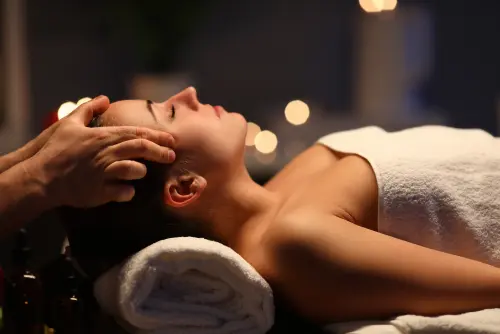 Relaxation Oil Massage
(Light Pressure massage) Relaxation Oil Massage
(Light Pressure massage)
